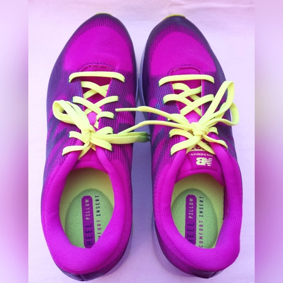 NIB (New In Box) Pair of Womens New Balance Sneakers - US Size 8 - Picture 3 of 8